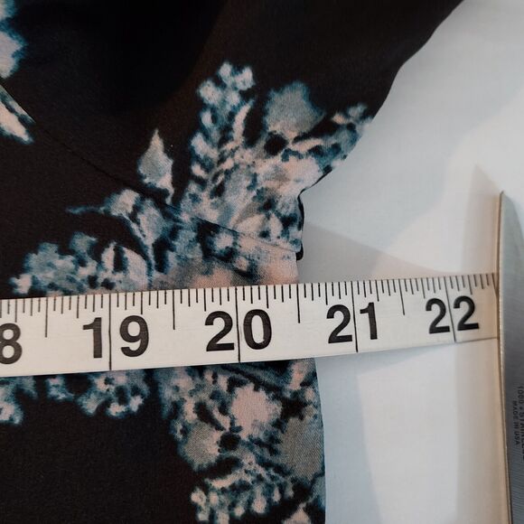 Simply Vera Wang Shirt Top Black Floral 3/4 Sleeve Split Open Back Women's L - Picture 11 of 13